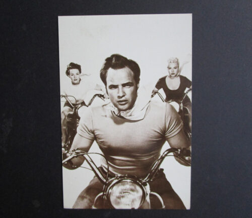 MARLON BRANDO THE WILD ONE MOTORCYCLE POSTCARD TRIUMPH THUNDERBIRD 1983 SEPIA TONES - MEMORABILIA